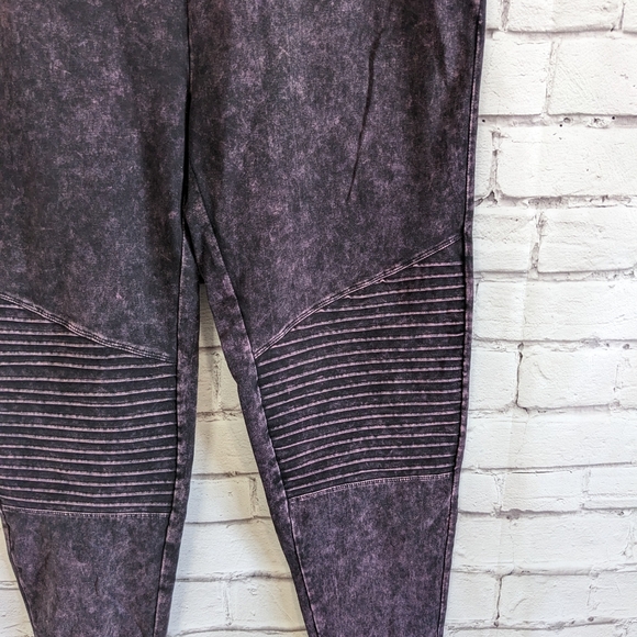 ZENANA Moto Mineral Acid Wash Cotton Spandex Leggings - Picture 4 of 10